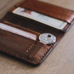Bifold Leather Minimalist Wallet For Men & Women - Burgundy