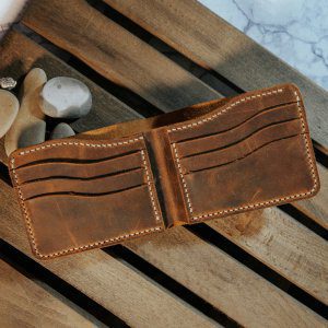 Bifold leather wallet for men