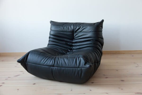 Black Leather Togo Lounge Sofa – Cozy Floor Seating