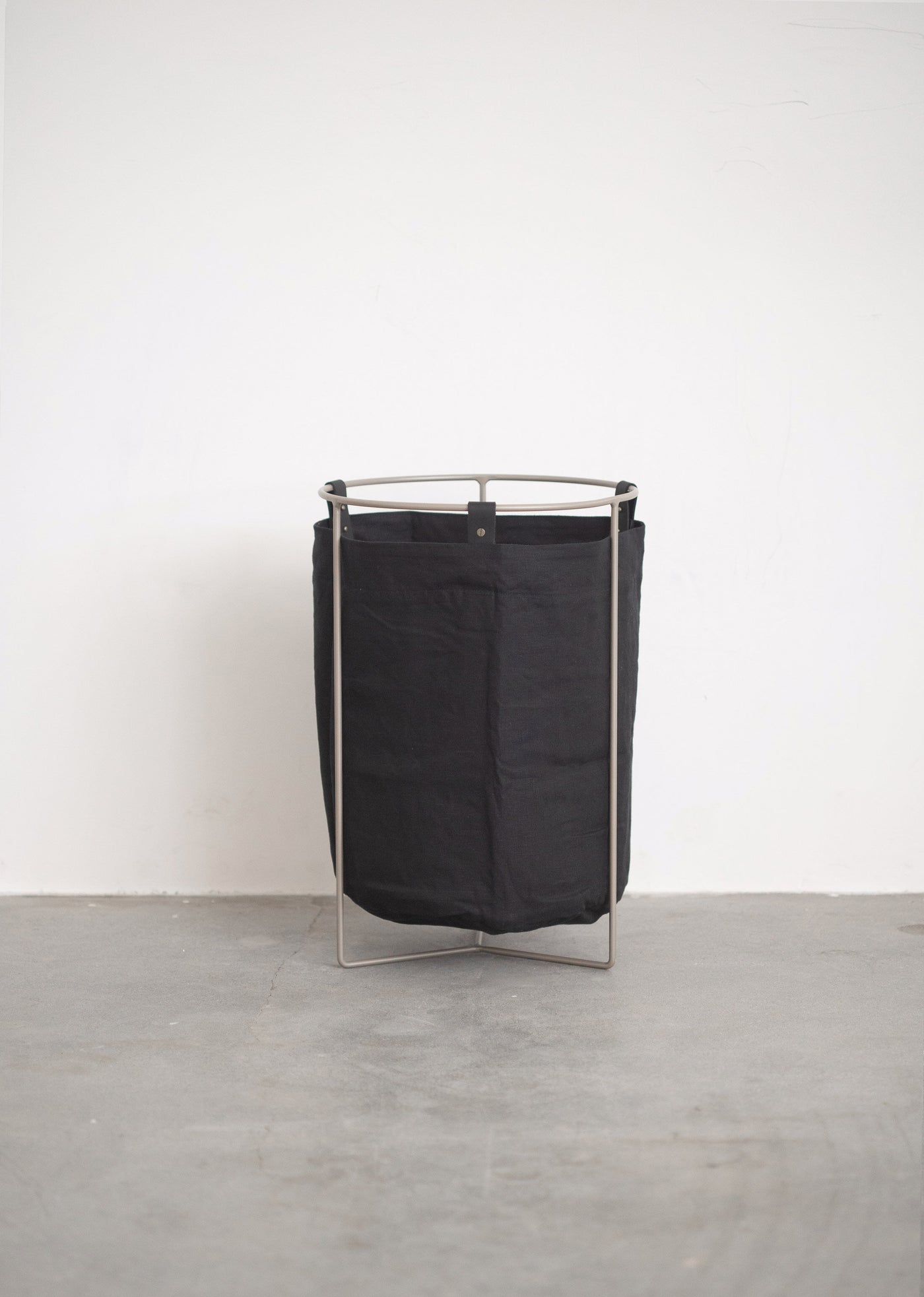 2-Piece Minimalist Laundry Basket Set with Removable Fabric Bags – Small & Large Sizes - Image 4