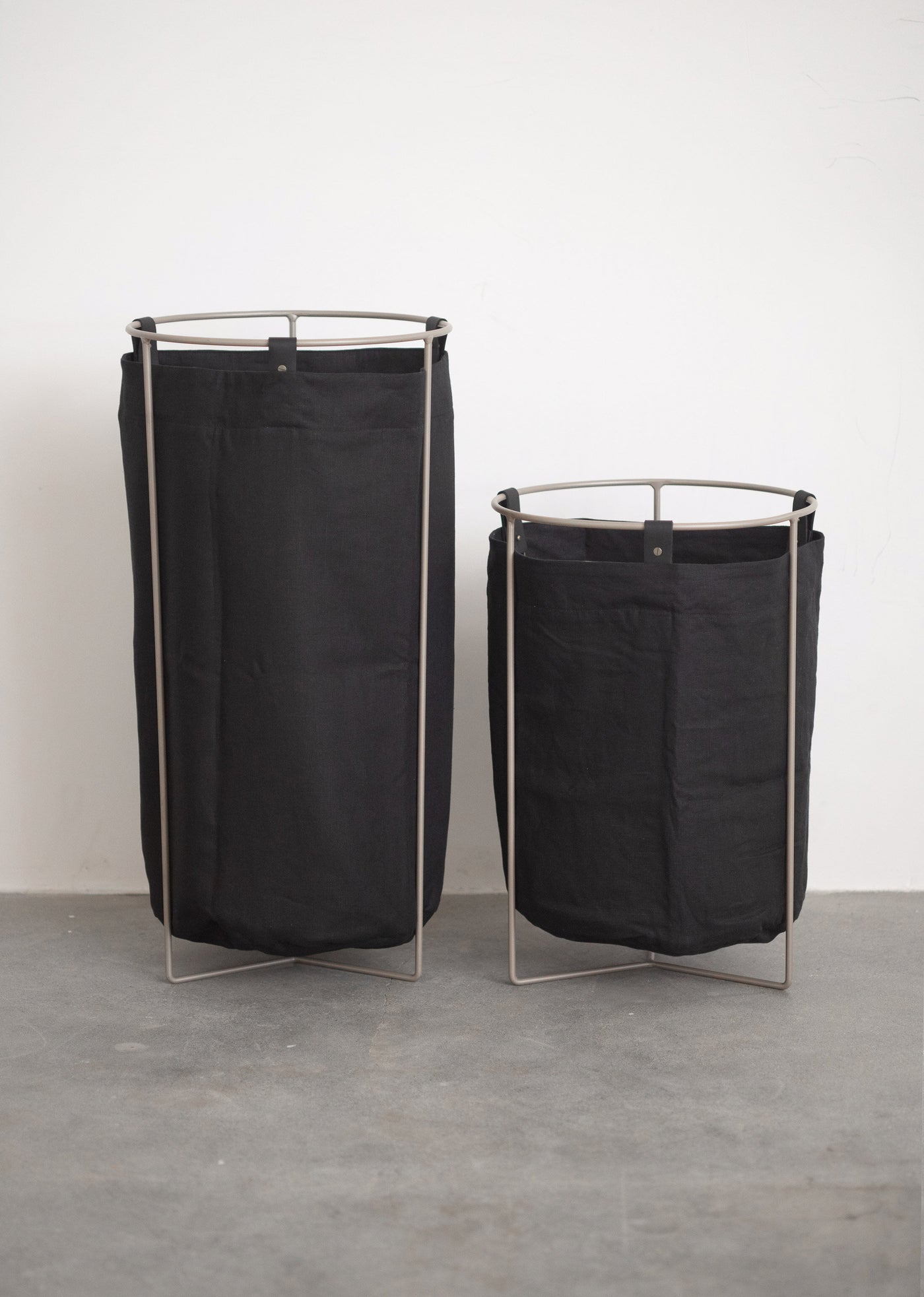 2-Piece Minimalist Laundry Basket Set with Removable Fabric Bags – Small & Large Sizes - Image 2